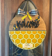 Load image into Gallery viewer, 19” Welcome Bee Round Set Door Hanger Wood Craft Blank
