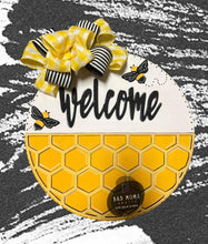 Load image into Gallery viewer, 19” Welcome Bee Round Set Door Hanger Wood Craft Blank